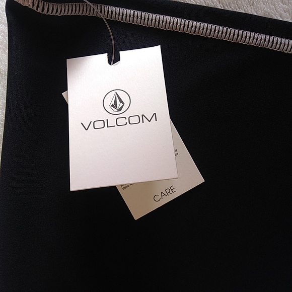 NWT Volcom Youth Long-sleeved Rash Guard in Firebird Pattern - Picture 6 of 11